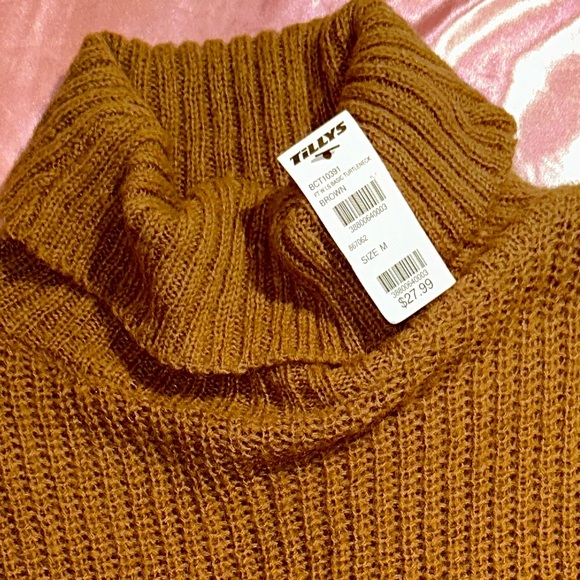 Tilly’s cropped turtle neck sweater - Picture 3 of 3
